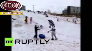 La Minute Bugs Bunny Show Madagascar Mascot Fight Club
