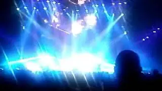 Usher (OMG) at London 02 center 17/02/11  part 1