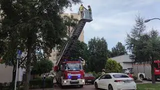 Przejazd alarmowy zastępu 304[L]51 SD-37 z JRG 4 Lublin oraz rozkładanie podnośnika