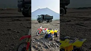 Unloading Honda CRF 450 and Suzuki Quad Racer ATV from the Truck #shorts #MiniDirtBike #diecastmotor