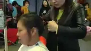 Miss Wu cut her 1.65 meter long hair