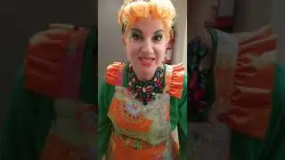 Ens colem al backstage de 'Pel davant i pel darrere' amb la Lloll Bertran  - TEATRE BARCELONA