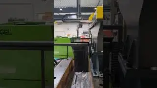 Samfacc robot work with ENGLE machine #imm #plastic #robot #samfacc #automation #engel