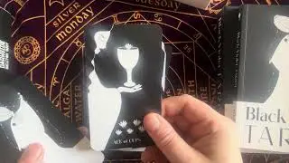 Black and white tarot decks ♥️