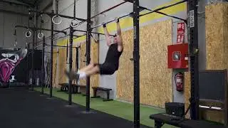 Secuencia skill kipping + knees to bar + bar to hip