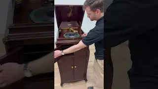 Victrola Record Player Antique Oak Phonograph VV-XVI Records