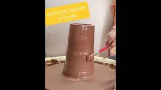 applying sodium silicate to create texture #pottery
