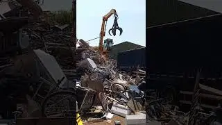 scrap yard 27&deg; degrees #scrapyard #sun #trending #bradfordwastetraders #recycle #work #scrap
