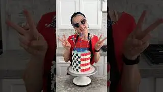 EASY 4th of July Cake Design 🇺🇸 | Patriotic Flag Cake Tutorial with Piping Tips #shorts