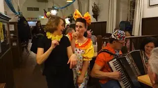 Faschingsmusikanten im Aldersbacher Bräustüberl.