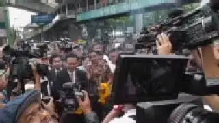 Hong Kong actor Simon Yam visits Bangkok's Erawan Shrine bomb site
