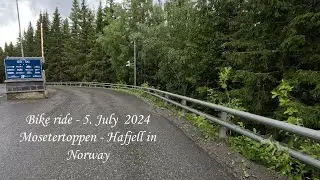 Down from Mosetertoppen in the rain 🚴‍♂️🌧️ Safe cycling, beautiful views and real hiking joy @Bike