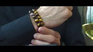 Wearing A Tigers Eye Bracelet - Tigers Eye Benefits And Meaning 🐅