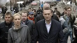Russian opposition leader Alexei&nbsp;Navalny avoids jail term