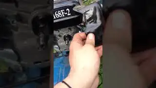 Сальник коленвала выскочил.