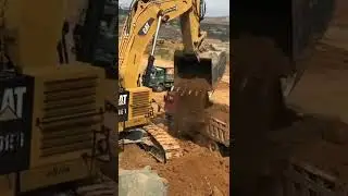 Caterpillar 6015B Excavator Loading Trucks    Mega Machines #Mega Machines Sanoyar