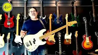 SAGA - BAIXO - TAGIMA - TW65 - WOODSTOCK SERIES - PRECISION JAZZ - VINTAGE WHITE.