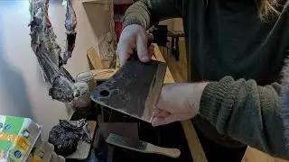 Употребление сырой пищи очень острым ножом.