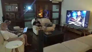 com joelcio e ivan na sala assistindo meus videos em 2024