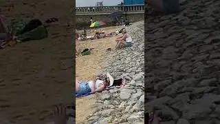 Southend Beach 🏝️ UK🇬🇧 | #beach #seabreeze #stone #uk #southend #sea #tourist #haryanviinuk