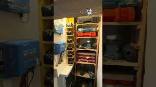 Она живёт в своём самодельном каменном доме, построенном вдали от цивилизации.