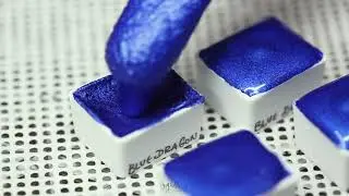 Relaxing watercolor paint pouring: Electric blue shimmer