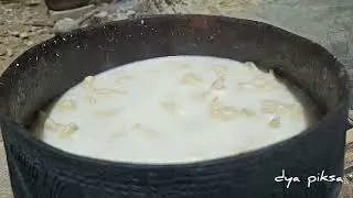 Traditional cooking of PNG: Making flour mona in a clay pot.