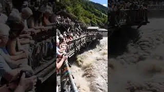 Insane Mountain River Surge! The Power of Nature Leaves Crowd Speechless 🚨