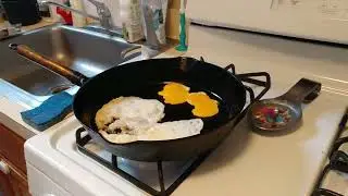 How to fry an egg.  Egg whites. Cooking 101