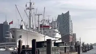 HADAG F&auml;hre Line 72 Landungsbr&uuml;cken-Elbphilharmonie