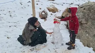 Туран лепит снеговика для Шивы, восхищаясь падающим снегом!