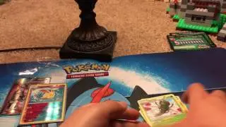 Pok&eacute;mon TCG Sun and Moon collectors chest battle!