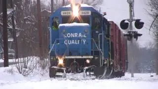 HD: Last Conrail Quality GP40-2 on CSX cuts through Snow
