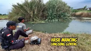 Nikmat sekali,Hasil mancing kita langsung masak masak di pinggir sungai