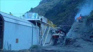 Tunnel Neef  Tunnelvortriebmaschine  am Platz