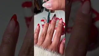 never too early to get in the festive mood 💅🎁✨ @embrace.nails #nailart #winternails