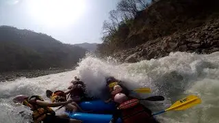 Rishikesh River Rafting Accident 2021| Rishikesh Raft Flip and Rescue 🛟