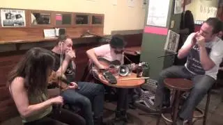 &Ntilde;aco Go&ntilde;i y Xuli&aacute;n Freire + Alberto Gulias