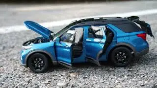 Unboxing of Miniature New FORD Explorer 1:18 Scale Diecast Model