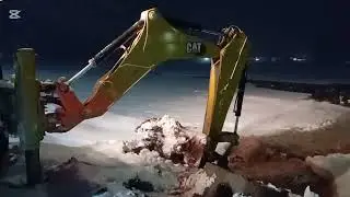 Water Burst Repair with Scoop in Winter - Kışın Kep&ccedil;eyle Su Patlağı Onarımı