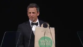 2017 CFDA FASHION AWARDS: Watch Host Seth Meyers&rsquo; Mid-Show Moment