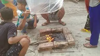 menerbangkan balon_cah cilik