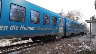 628 423-6 Bahnland BAYERN bei Ausfahrt in julbach am Bahn&uuml;bergang Bahnhof 
