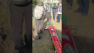Hali patah boyeka chongu (Hoisting the sacred banner)