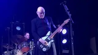 Billy Corgan (Smashing Pumpkins) Shredding A Guitar Solo - Siva - 2019