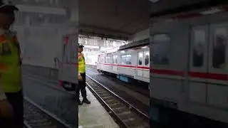 KRL arak ke Sudirman Dll..tetap semangat lur..#krl#jaga jakarta@jahari1226