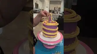 Rapunzel cake! #rapunzel #tangledcake #cake #cakedecorating