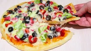 أسرع بيتزا بدون خميرة وبدون فرن تحضر في 10دقائق  وطعم خطير 🍕