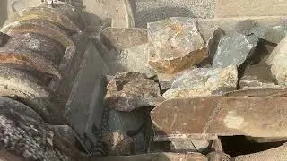 ASMR USA Crusher &ndash; Granite Rocks Shattered Into Smooth Gravel
