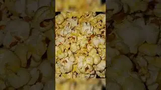 when you add 2 different flavor popcorn.. 😅🍿 #beenavlogs #food #delicious #viral